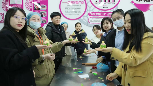 å¨?æµ·å????»å?ºå?å±?女è??å·¥ç?è´¨æ?????¹è??? title=