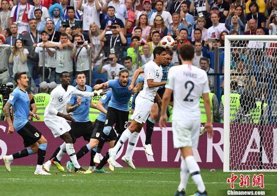 űḶ̌͸ӵİ볡ȴδܻŻᡣ38ӣ̹ڱԵ򷸹棬ʾơ򣬷ӺڸͷԶ㣬˹˾ȲĿƤ1:0ȡ <a target='_blank' href='http://www.chinanews.com/'></a> ë 