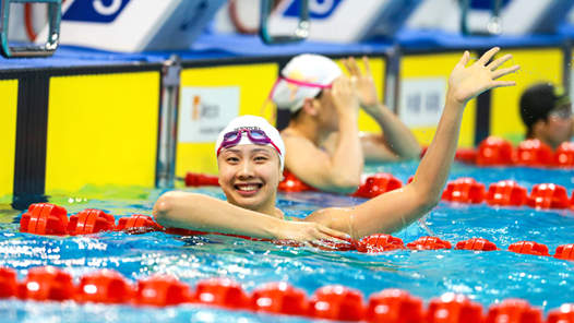 ?��?�游泳�????�?�????�婷�?女�?100米�??泳�?洲纪�?