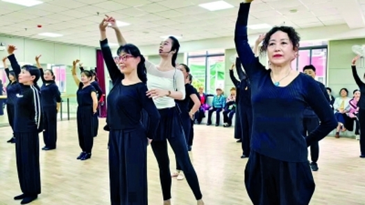 ?女?起???年大???????