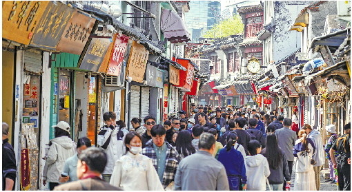 济南变“挤”南，爬泰山变“碾”泰山