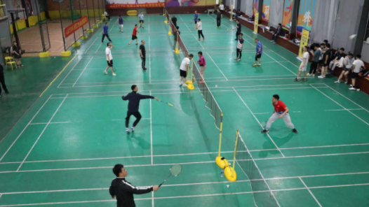 河北省元氏县举办职工羽毛球比赛